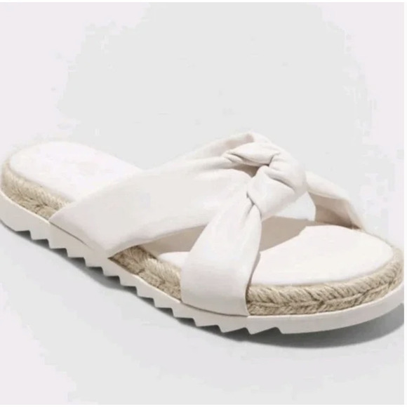 Universal Thread White Sandals - Picture 1 of 6